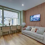 Place De La Nation Cozy 2bd Duplex