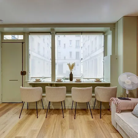 Place De La Nation Cozy 2bd Duplex Paris