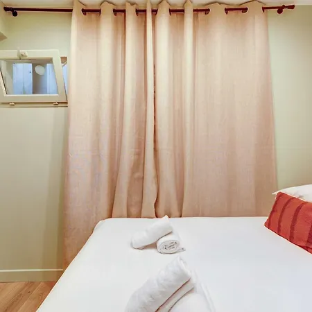 Place De La Nation Cozy 2bd Duplex Apartment