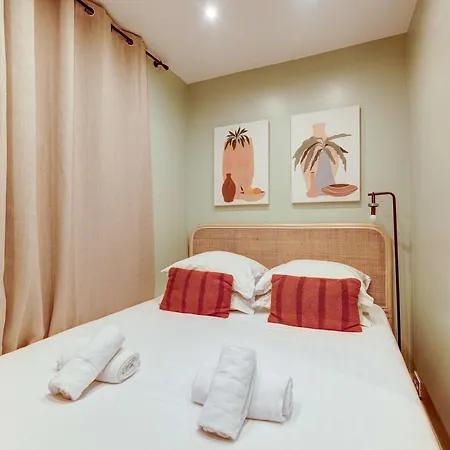 Place De La Nation Cozy 2bd Duplex Apartment