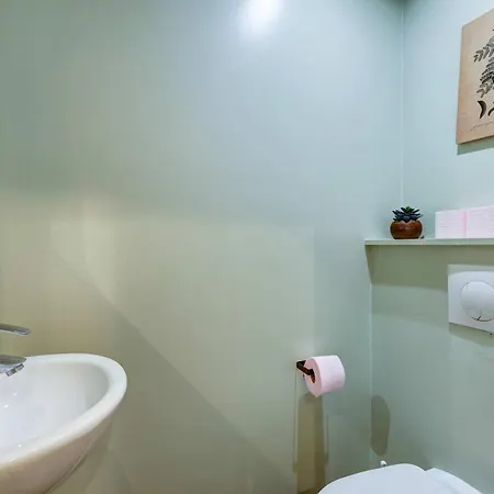 Apartment Place De La Nation Cozy 2bd Duplex