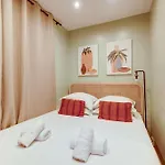 Place De La Nation Cozy 2bd Duplex Daire