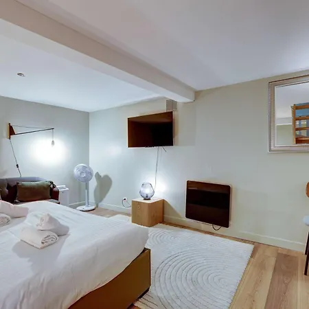 Place De La Nation Cozy 2bd Duplex Apartman *