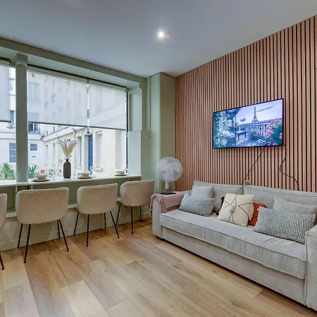 Place De La Nation Cozy 2bd Duplex