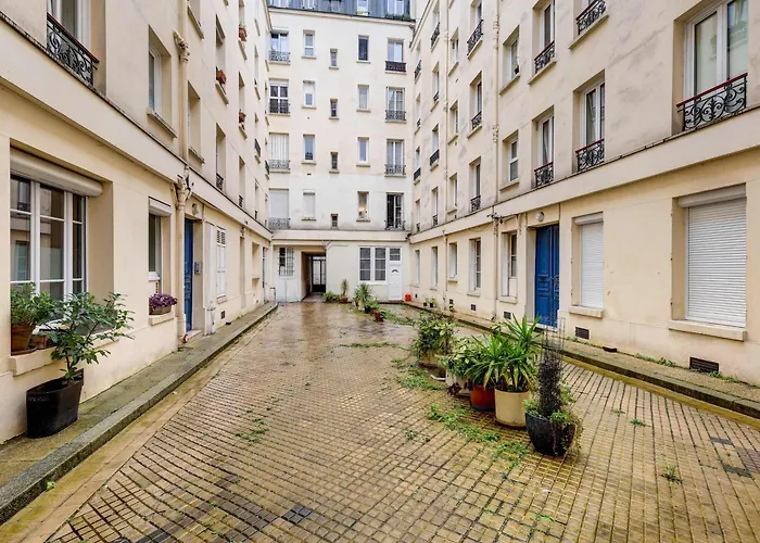 Place De La Nation Cozy 2bd Duplex Apartmán *