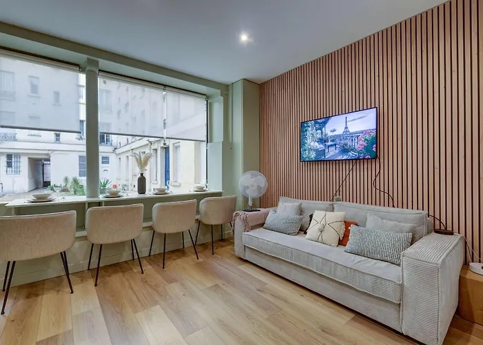 Place De La Nation Cozy 2bd Duplex